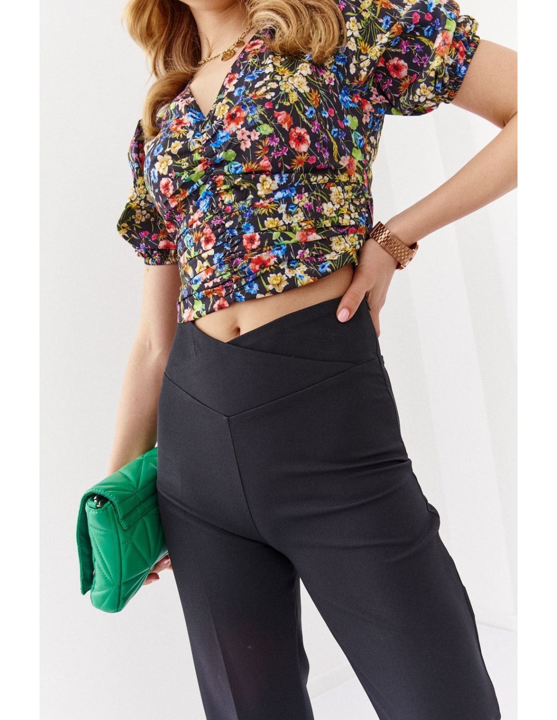 Women\'s short blouse with a floral print, black and coral 02047 - Online store - Boutique